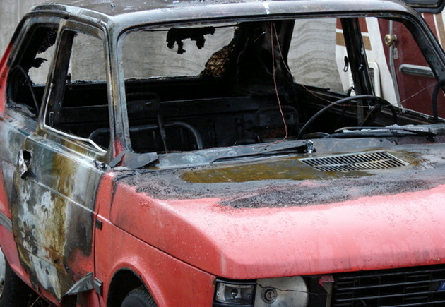 Uno de los vehículos quemados el fin de semana - Foto: Gentileza Lu23 Radio Lago Argentino (El Calafate)