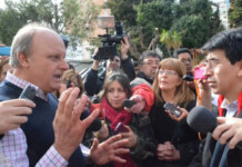 Docentes cortan ruta y una mujer fue atropellada por una camioneta. El gobierno busca cerrar un acuerdo ante tanto conflicto