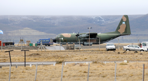 El C-130 en el aeropuerto de Río Gallegos - Foto: OPI Santa Cruz/Francisco Muñoz