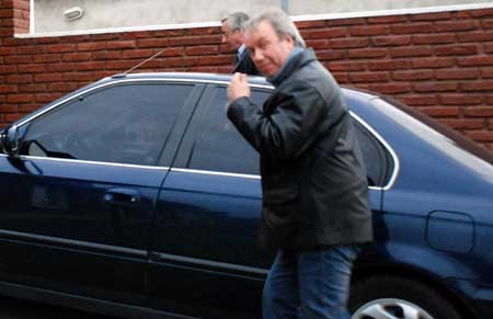 Daniel Peralta junto a Néstor Kirchner ingresan a la casa de familia Kirchner en Río Gallegos - Foto: OPI Santa Cruz/Francisco Muñoz